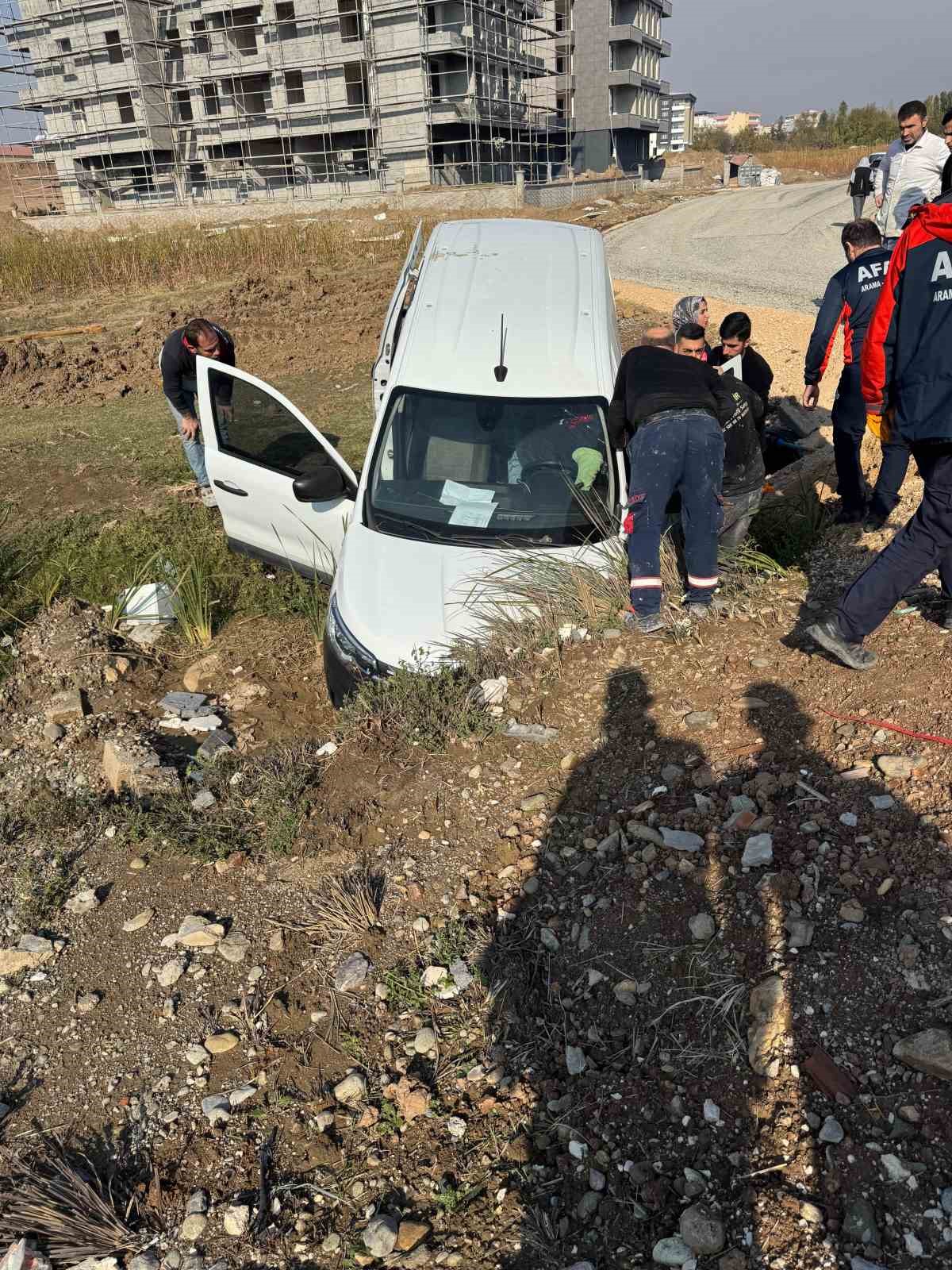 Batman’da otomobil su kanalına düştü: 1 yaralı