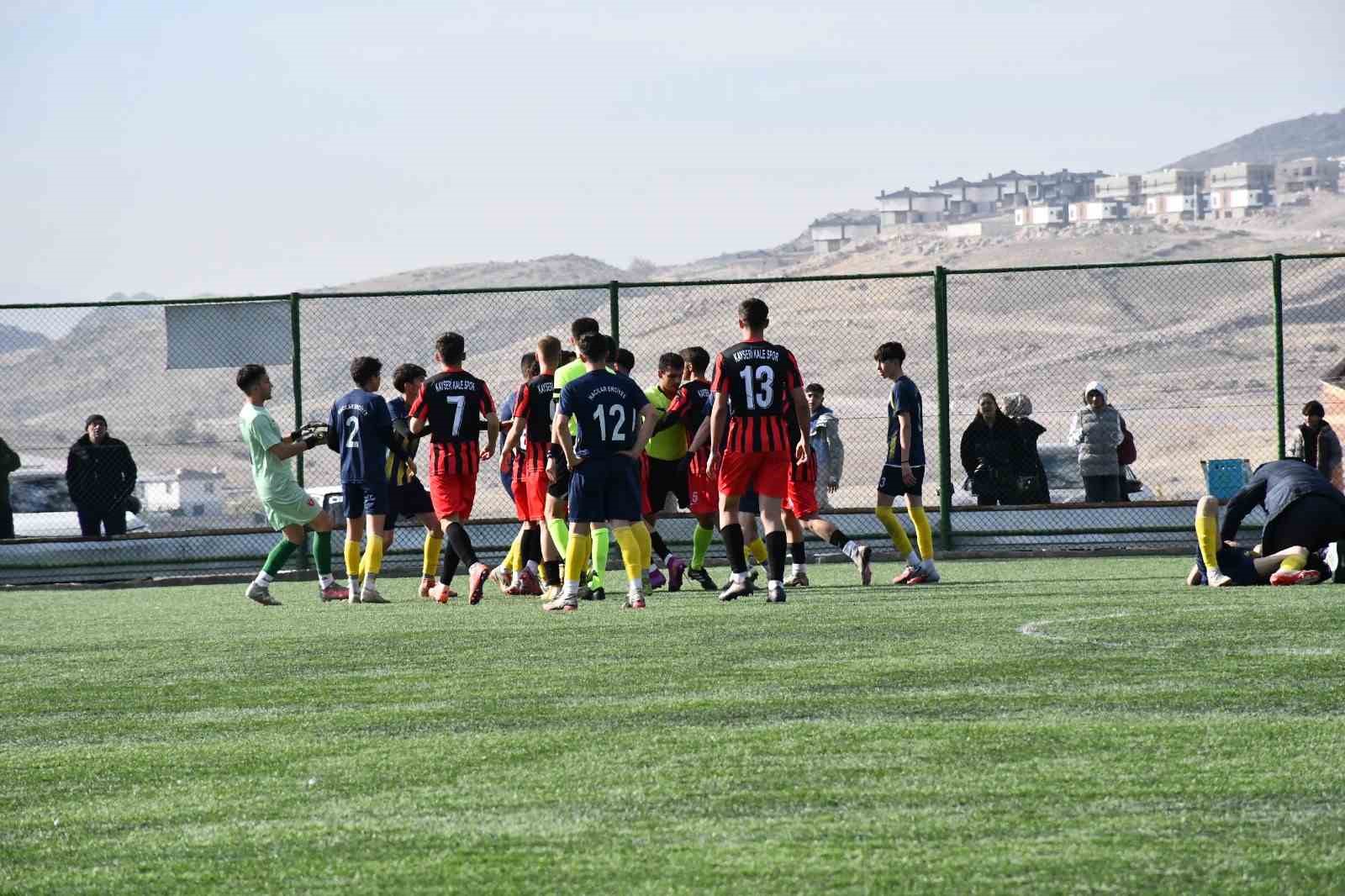 Kayseri U18 Ligi: Hacılar Erciyesspor: 1- Kalespor: 1