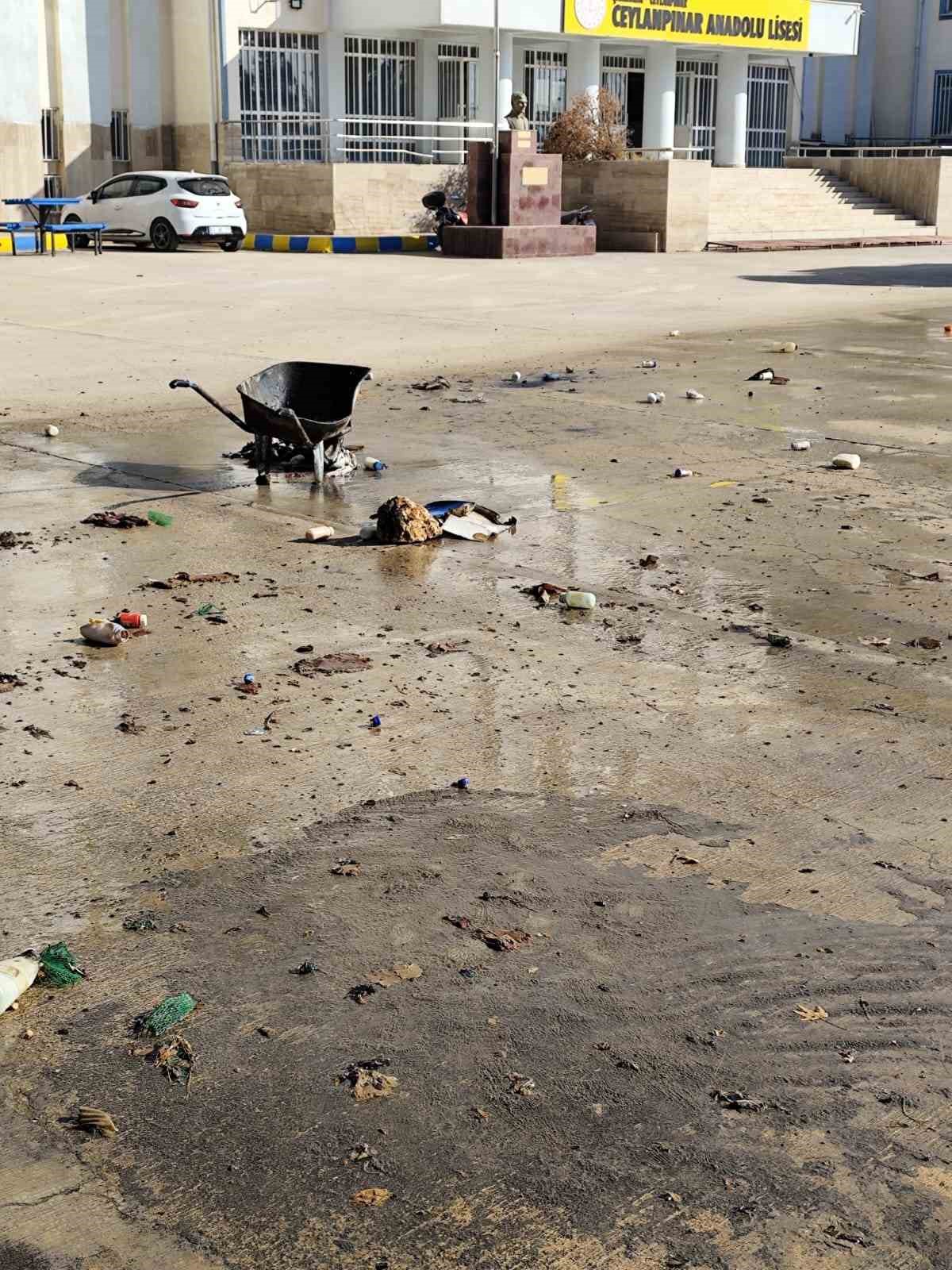 Şanlıurfa’da bir okulda deney tüplerinin patlaması sonucu 2 kişi yaralandı