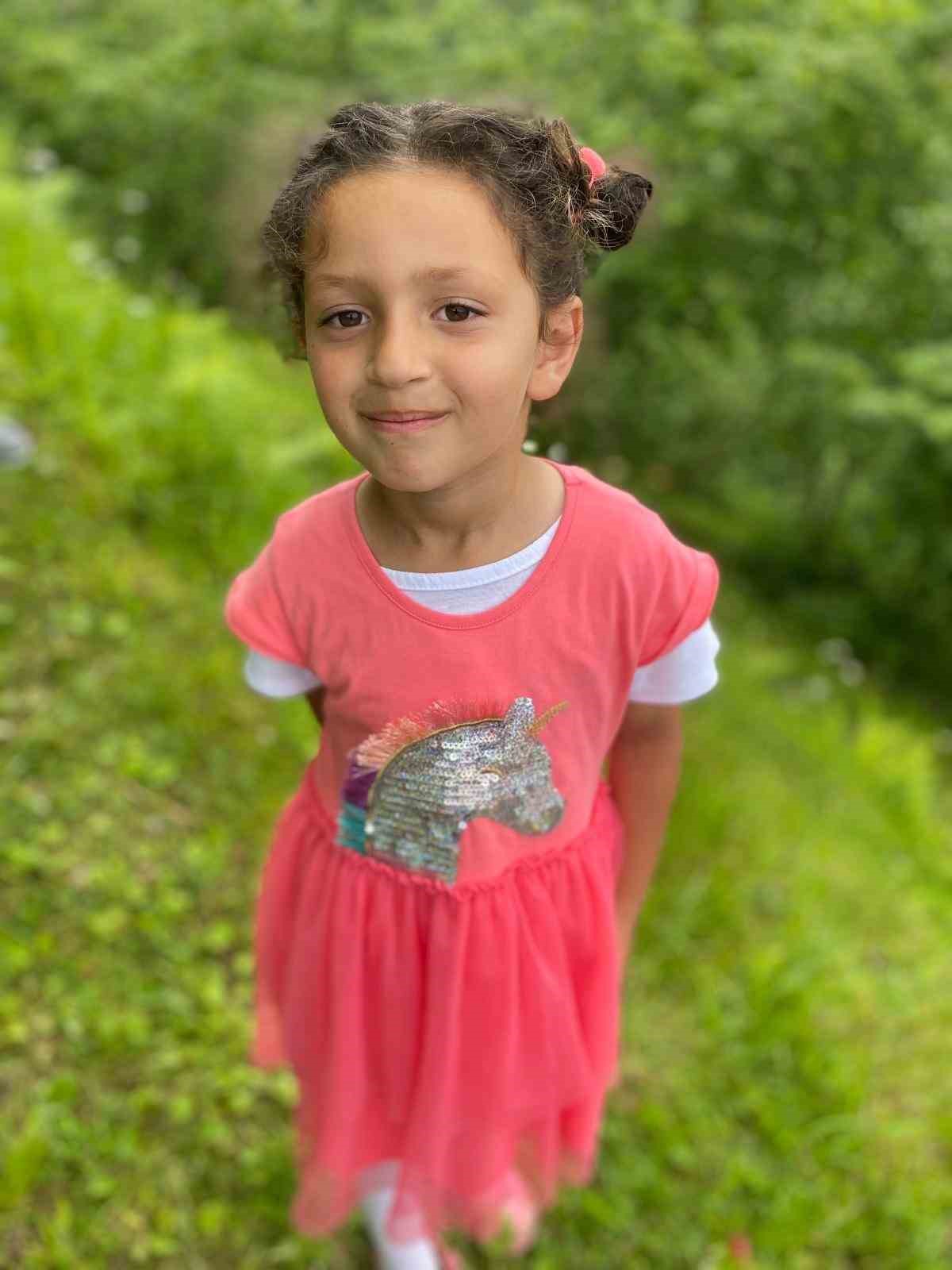 Kaldırımda yürürken dehşeti yaşamışlardı; Minik Elif yaşam mücadelesini kaybetti