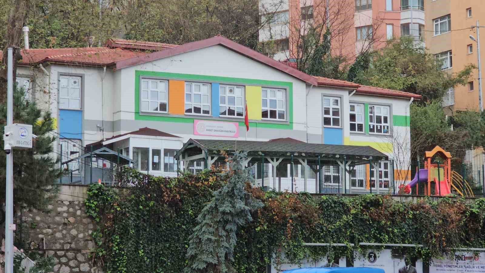 Anaokulu &ouml;n&uuml;nde kayan kamyonet 4 yaşındaki &ccedil;ocuğun &ouml;l&uuml;m&uuml;ne yol a&ccedil;tı
