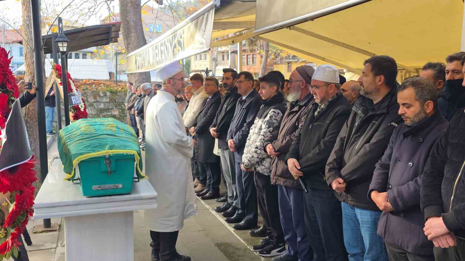 Kütahya Berberler ve Kuaförler Odası Başkanı Mehmet Çaltı son yolculuğuna uğurlandı
