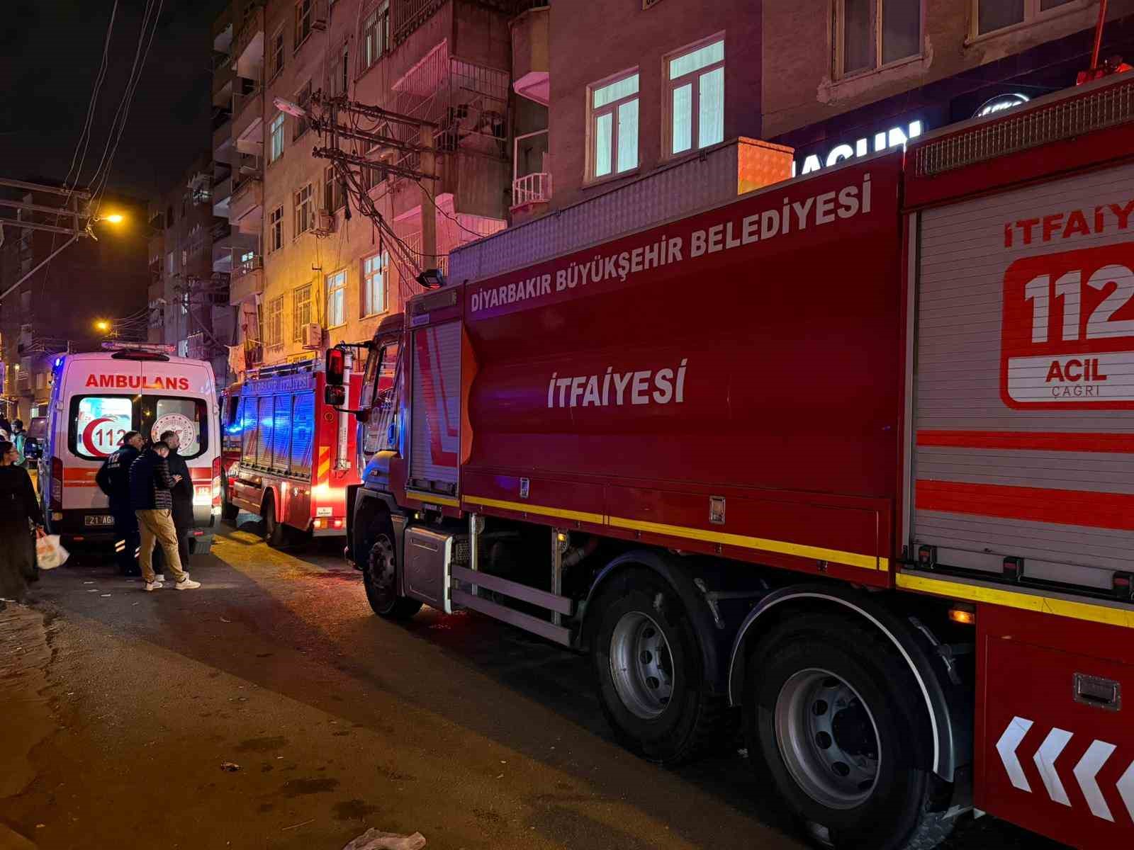 Eşiyle tartıştı, evini ateşe verdi