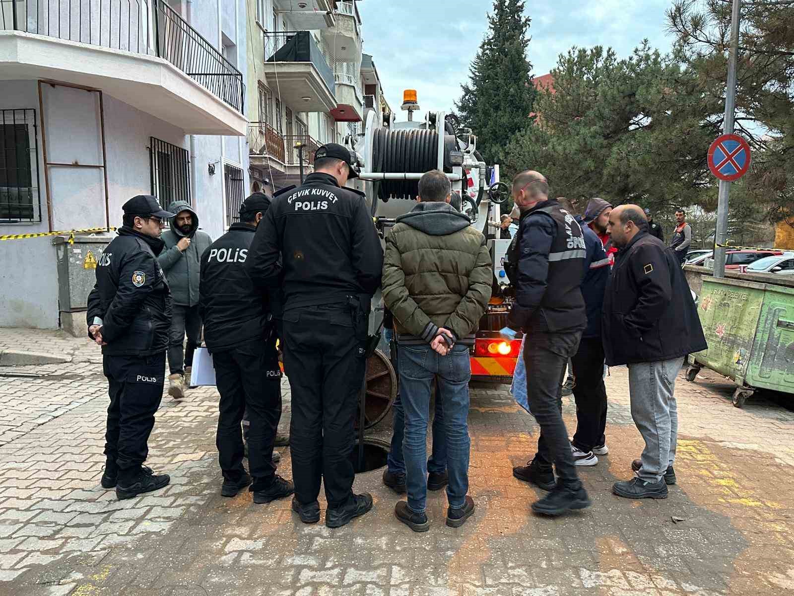 Kanalizasyonda cenin bulundu