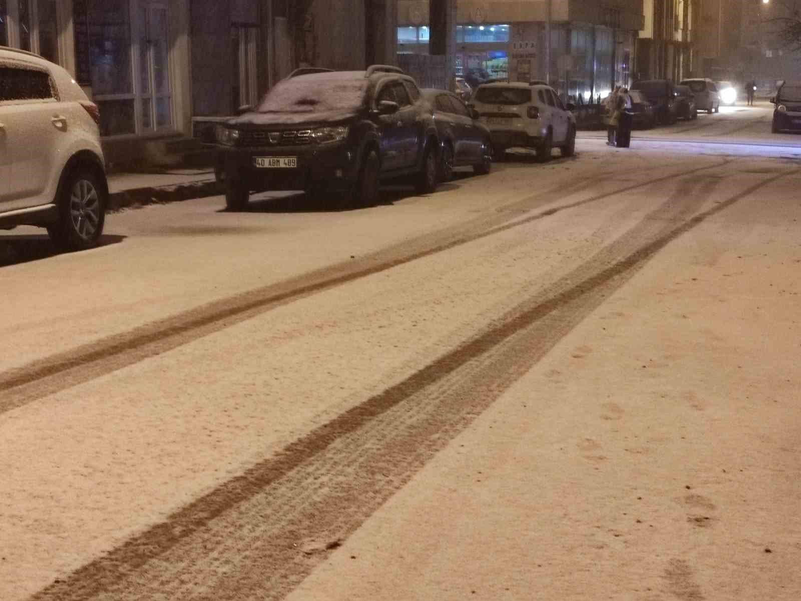 Ardahan yağan karla beyaza büründü