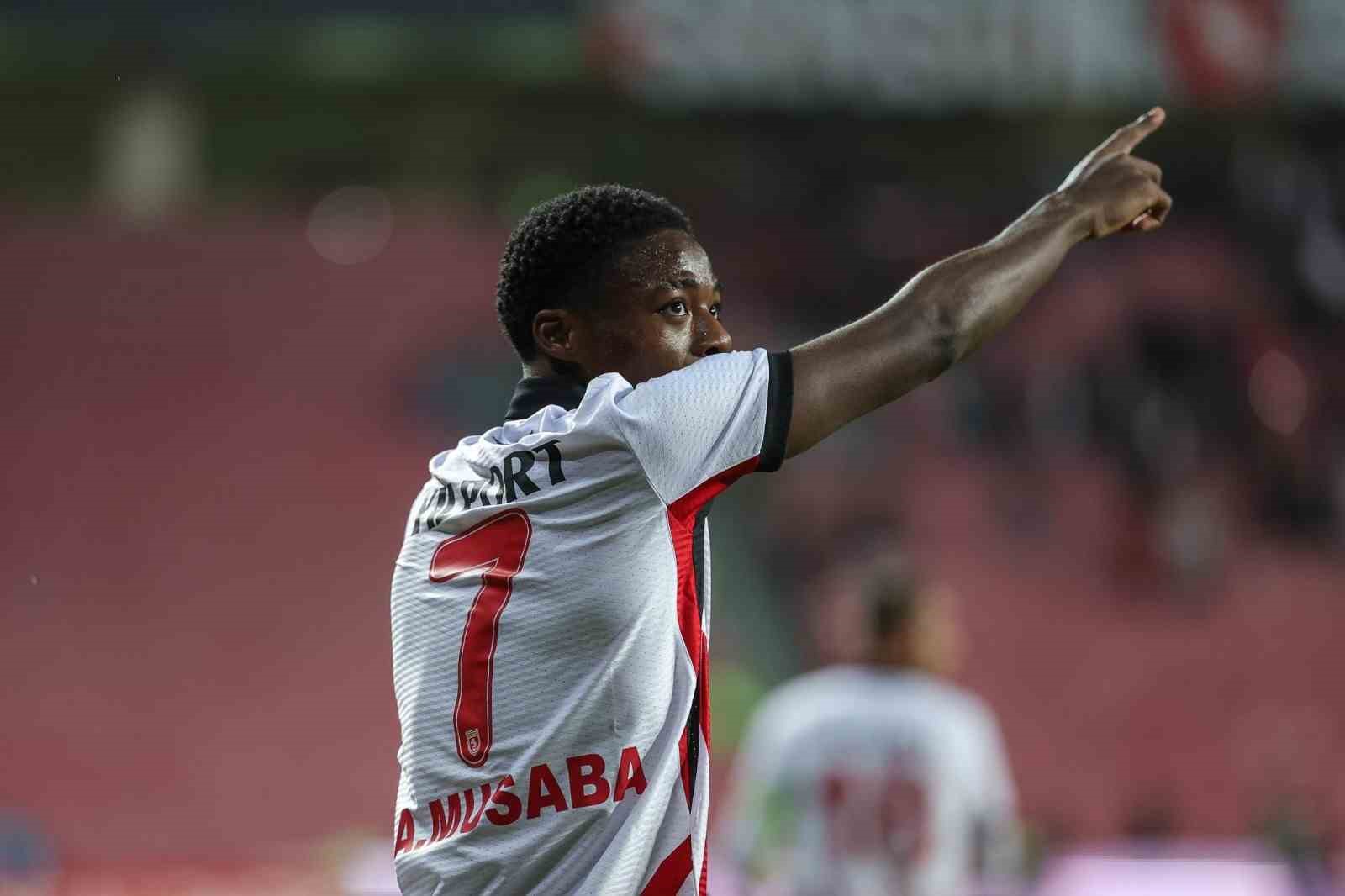 Trendyol Süper Lig: Samsunspor: 1 - Alanyaspor: 0 (İlk yarı)
