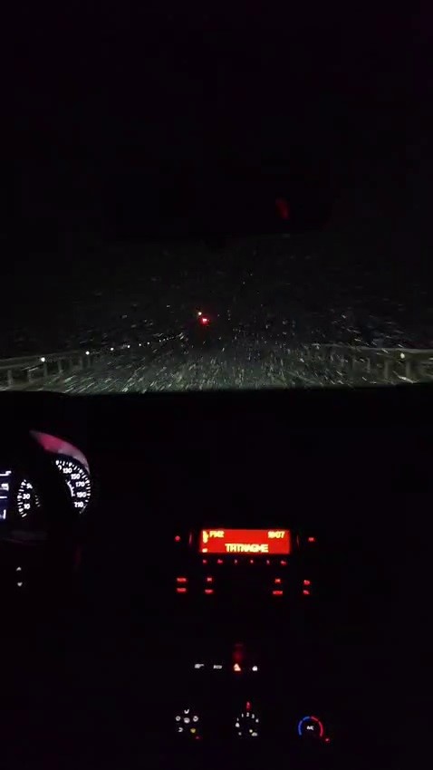 Kar yağışının etkili olduğu Yağdonduran Geçidi’nde sürücüler güçlükle ilerledi