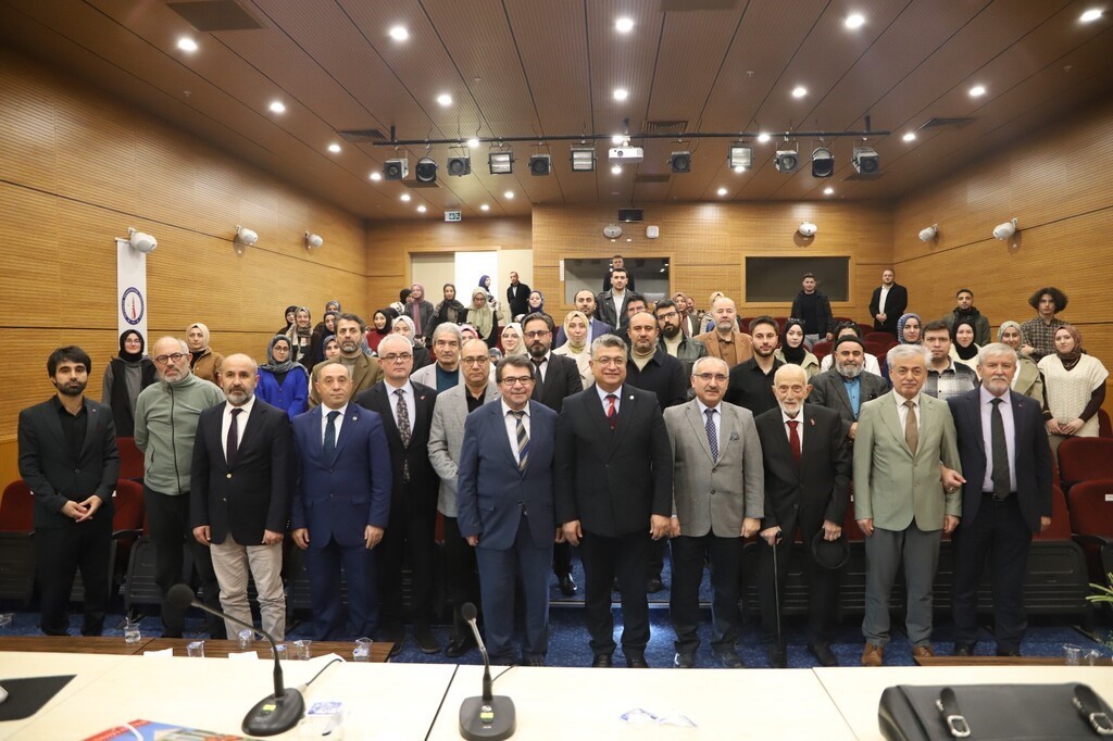 K&uuml;tahya&rsquo;da "Papa&rsquo;nın T&uuml;rkiye Ziyareti ve D&uuml;ş&uuml;nd&uuml;rd&uuml;kleri" konulu panel d&uuml;zenlendi
