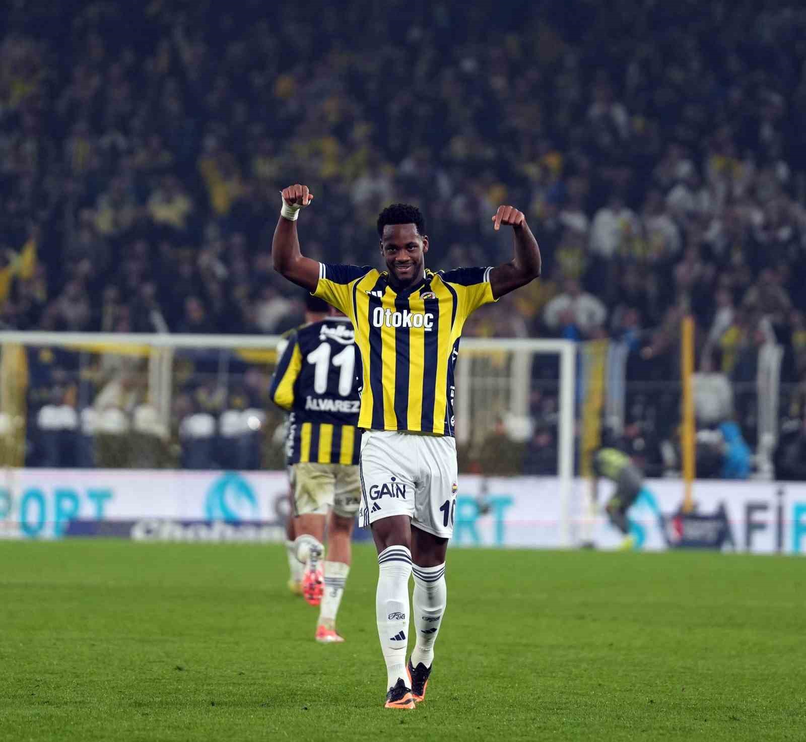 Fenerbahçe, derbide puanı uzatmada aldı