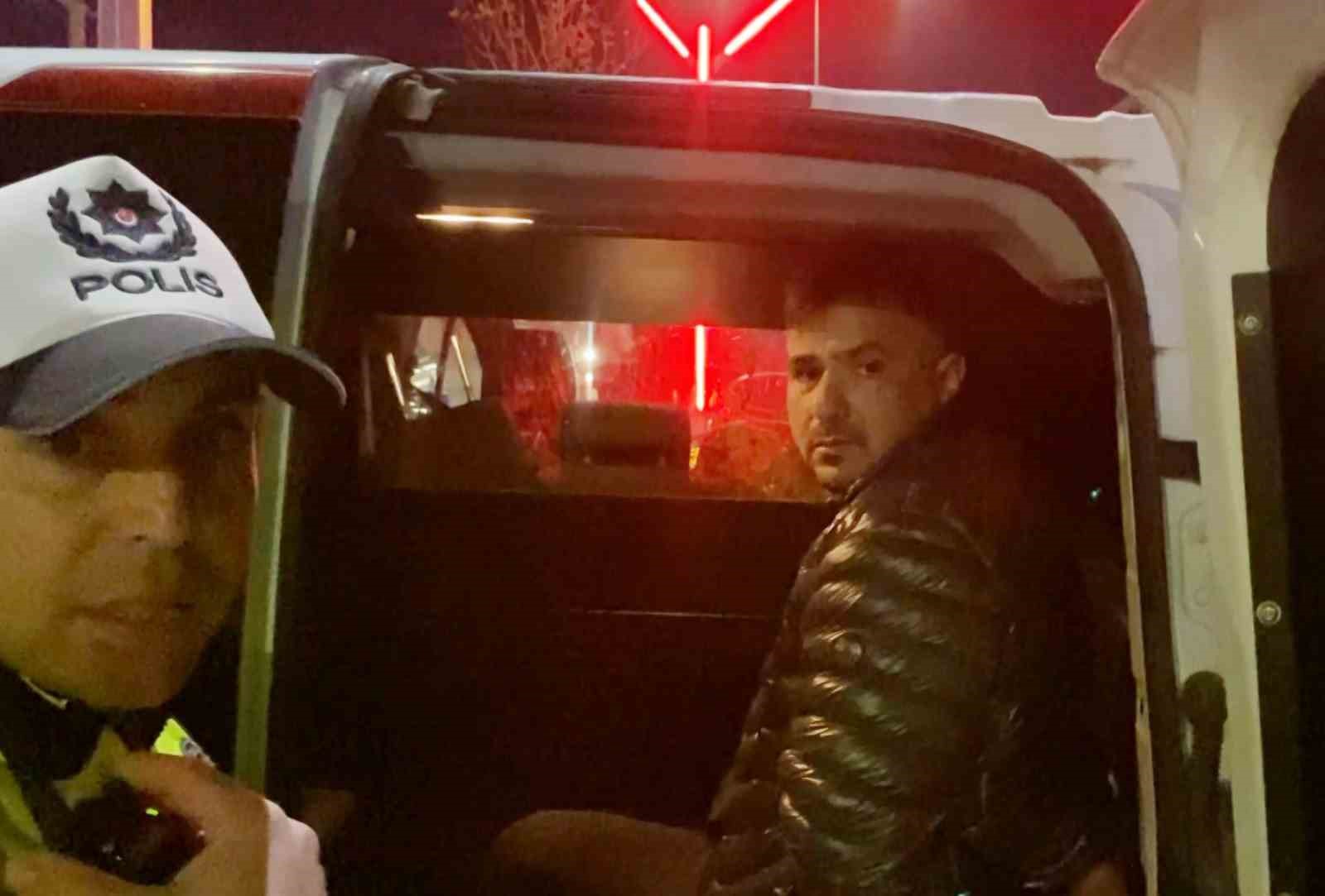 Alkollü sürücü emniyet müdürünün bulunduğu makam aracına çarptı