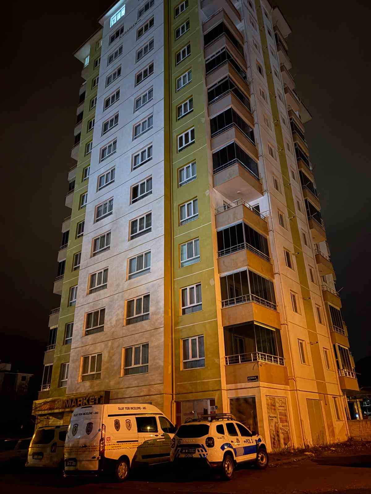 Baba-oğul arasındaki kavga kanlı bitti: 1’i ağır 2 yaralı