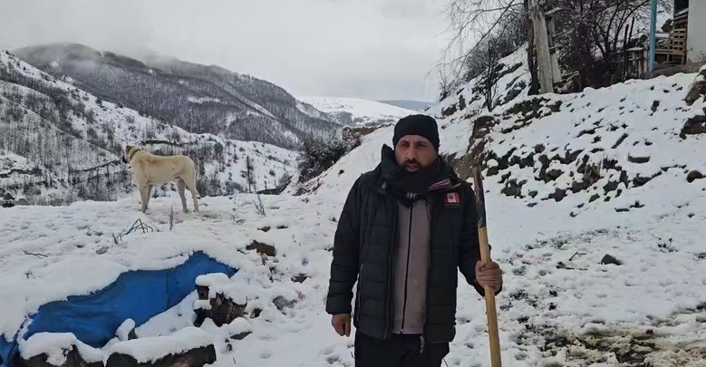 Erzincan’ın Refahiye ilçesinde kar yağışı etkili oldu