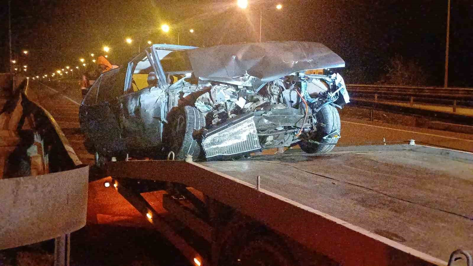 Çorum’da otomobil bariyerlere çarptı: 1 yaralı