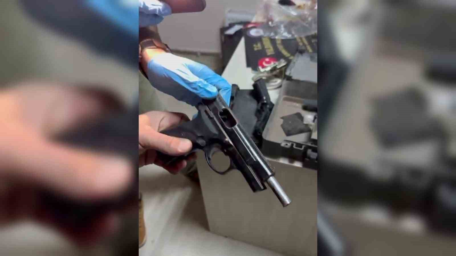 Bursa’da kaçak silah atölyesine Yıldırım operasyonu: Çok sayıda silah ele geçirildi