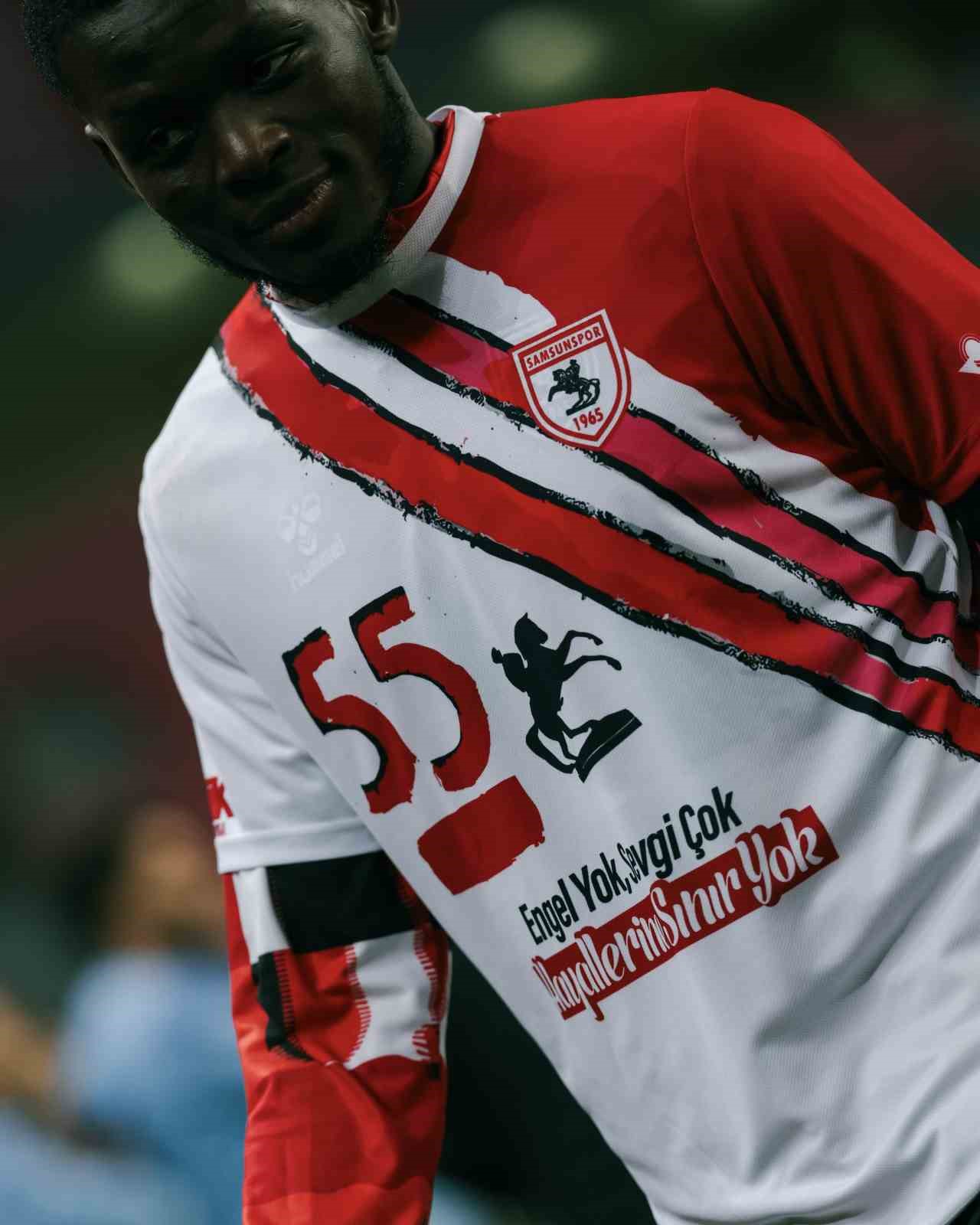 Samsunspor, özel çocukların tasarladığı formalarla sahaya çıktı
