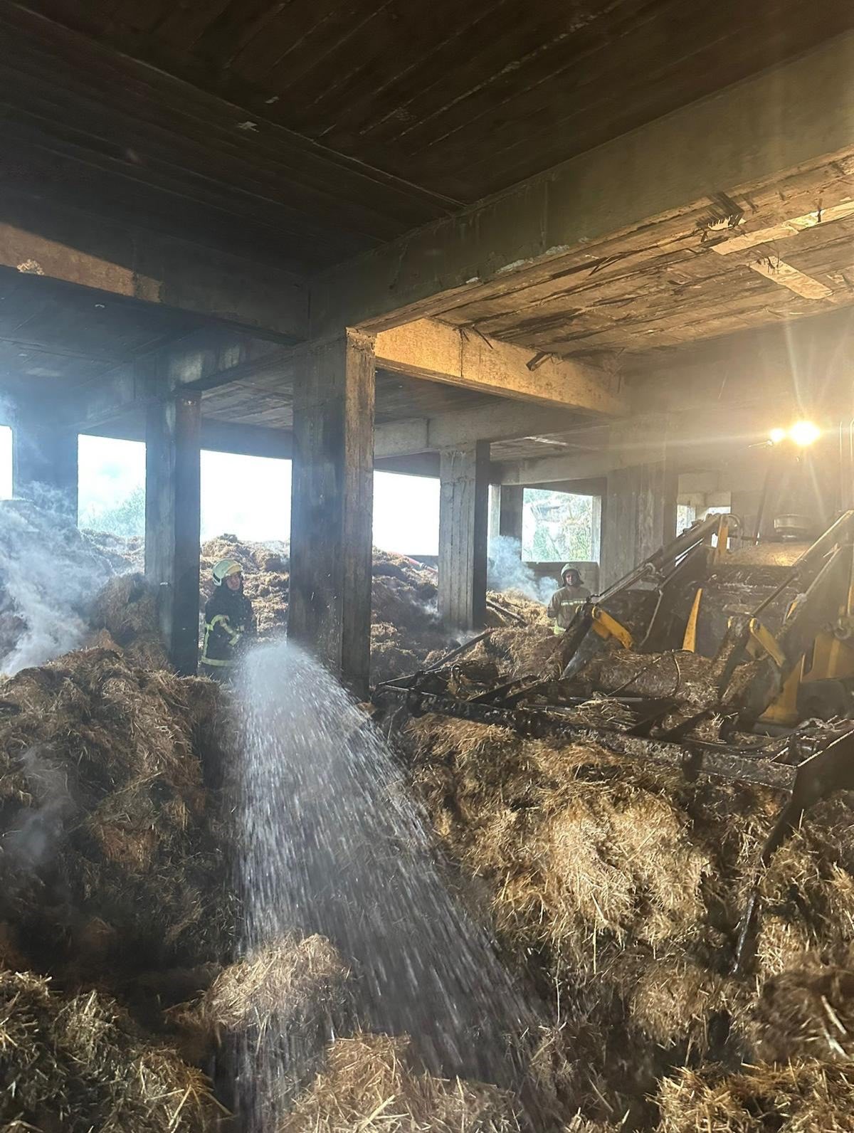 Samandağ&rsquo;da samanlıkta &ccedil;ıkan yangın 10 saatte kontrol altına alındı
