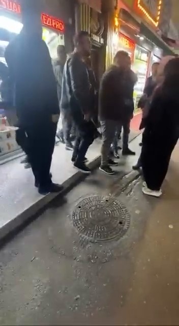 Telefoncuda çıkan tartışmaya çevre esnaf müdahale etti
