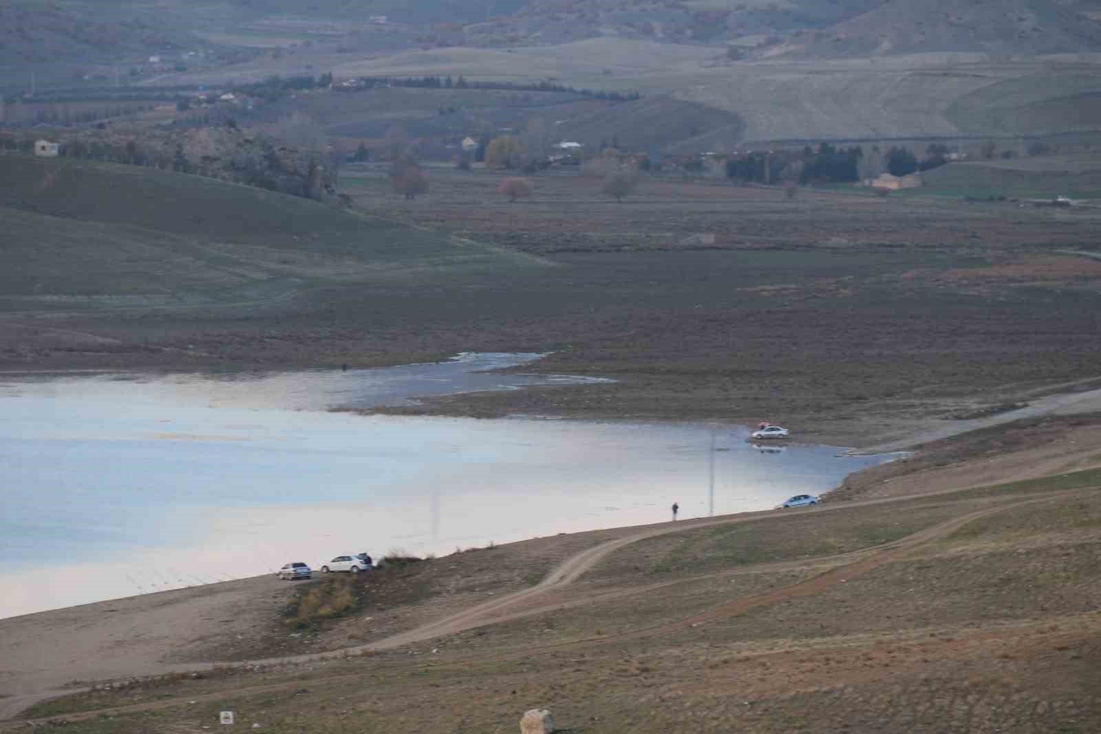 Keskin Barajı&rsquo;nın 2 yıl s&uuml;reyle &ccedil;ekilen g&ouml;r&uuml;nt&uuml;leri kuraklığı g&ouml;zler &ouml;n&uuml;ne serdi
