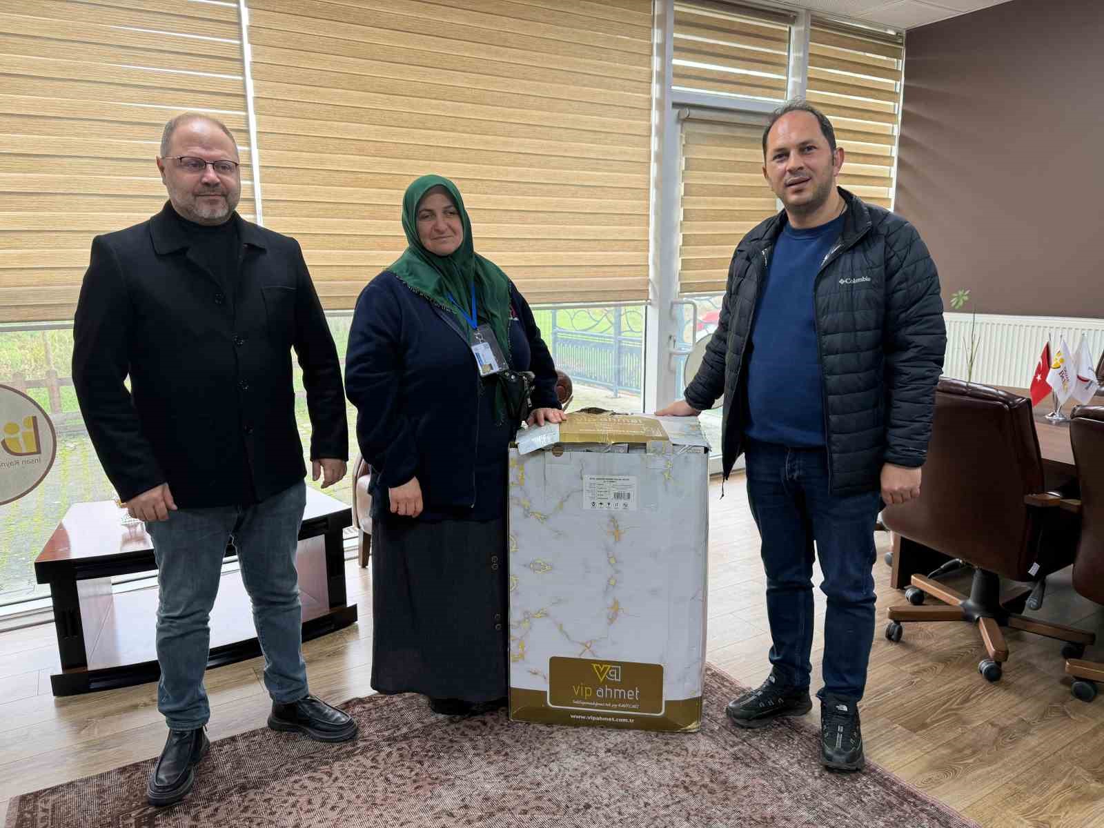 "Bayrağı kızımın çeyizine koyacağım" diyen kadının kızına çeyiz desteği