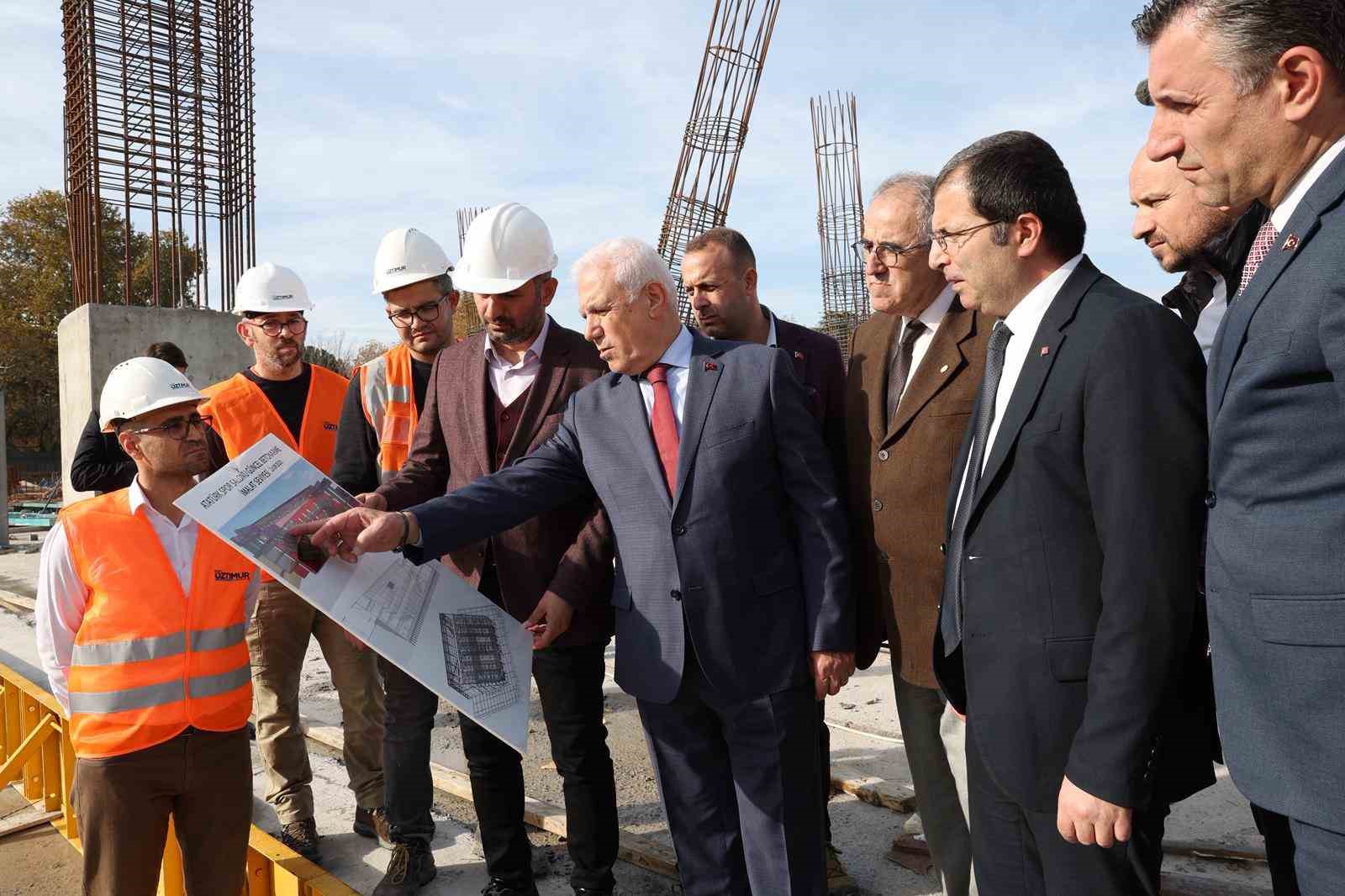 Atatürk Spor Salonu hızla yükseliyor
