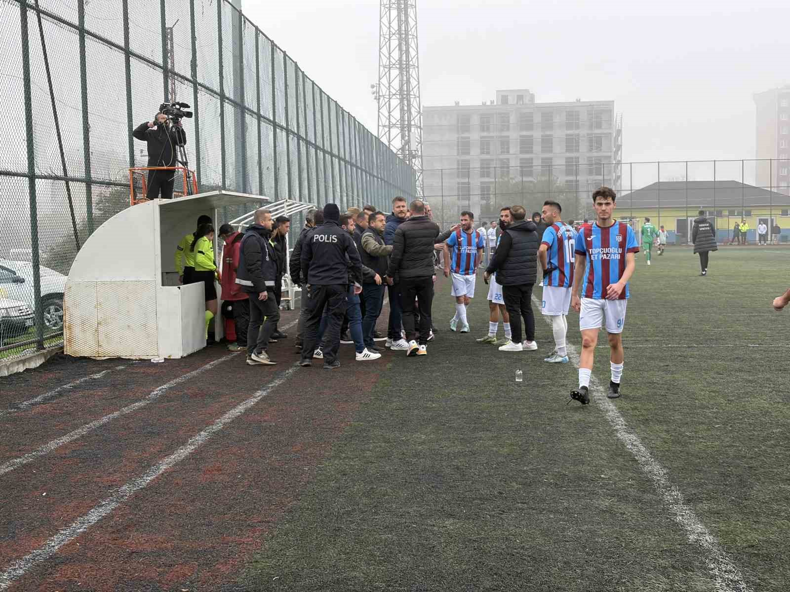 Tekirdağ Süper Amatör Lig’de saha karıştı, 5 kırmızı kart çıktı