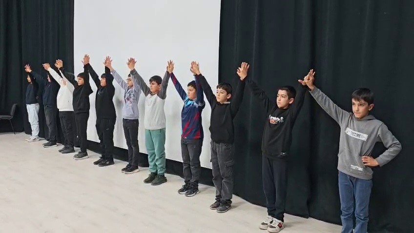 Aşkaleli &ouml;ğrenciler halk oyunları yarışmasına iddialı hazırlanıyor
