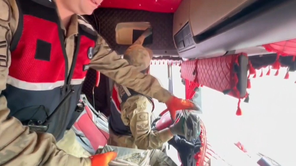 Şanlıurfa’da jandarmadan kaçakçılık operasyonu: 249 cep telefonu ele geçirildi