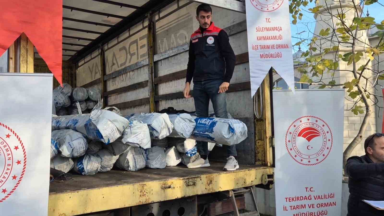 Tekirdağ’da 70 futbol sahası büyüklüğünde sera naylonu dağıtıldı