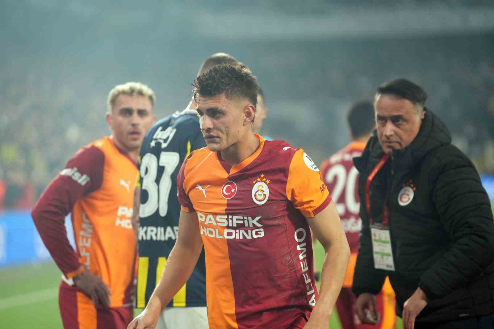 Galatasaraylı Kazımcan’ın gözüne çakmak atan taraftar yakalandı