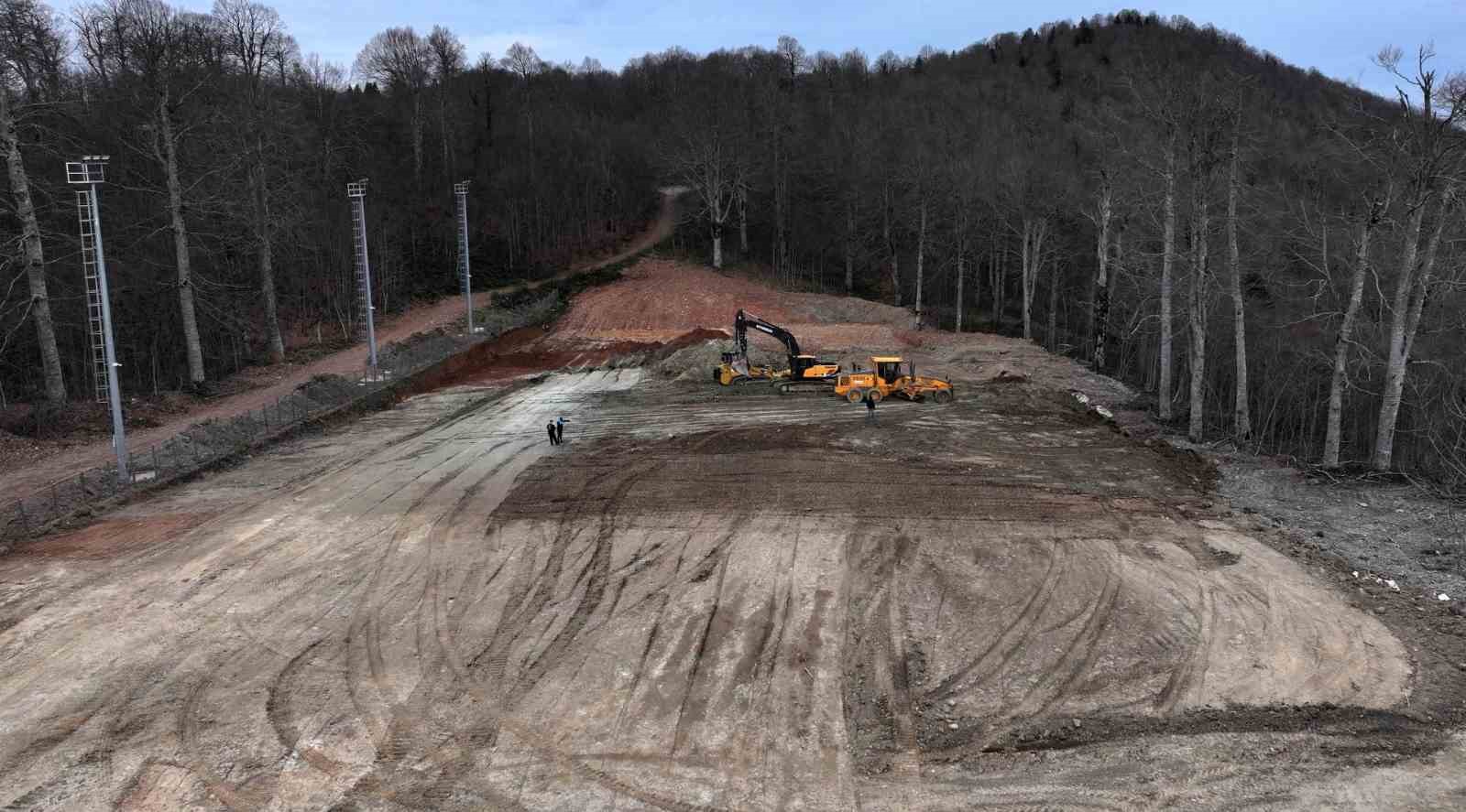 Kuzuyayla kızak pistine 100 metrelik kapalı yürüyen bant sistemi kuruluyor
