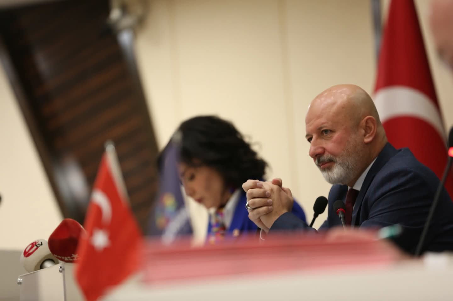 Çolakbayrakdar: "Kimse sahte kahramanlık peşine düşmesin"