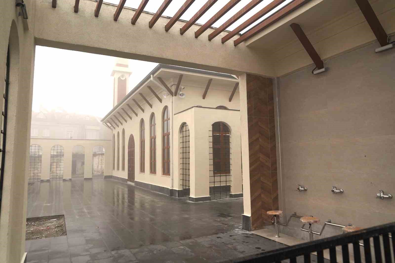 Sel&ccedil;uklu&rsquo;nun butik camisi Hayrat Cami&rsquo;nde sona yaklaşıldı
