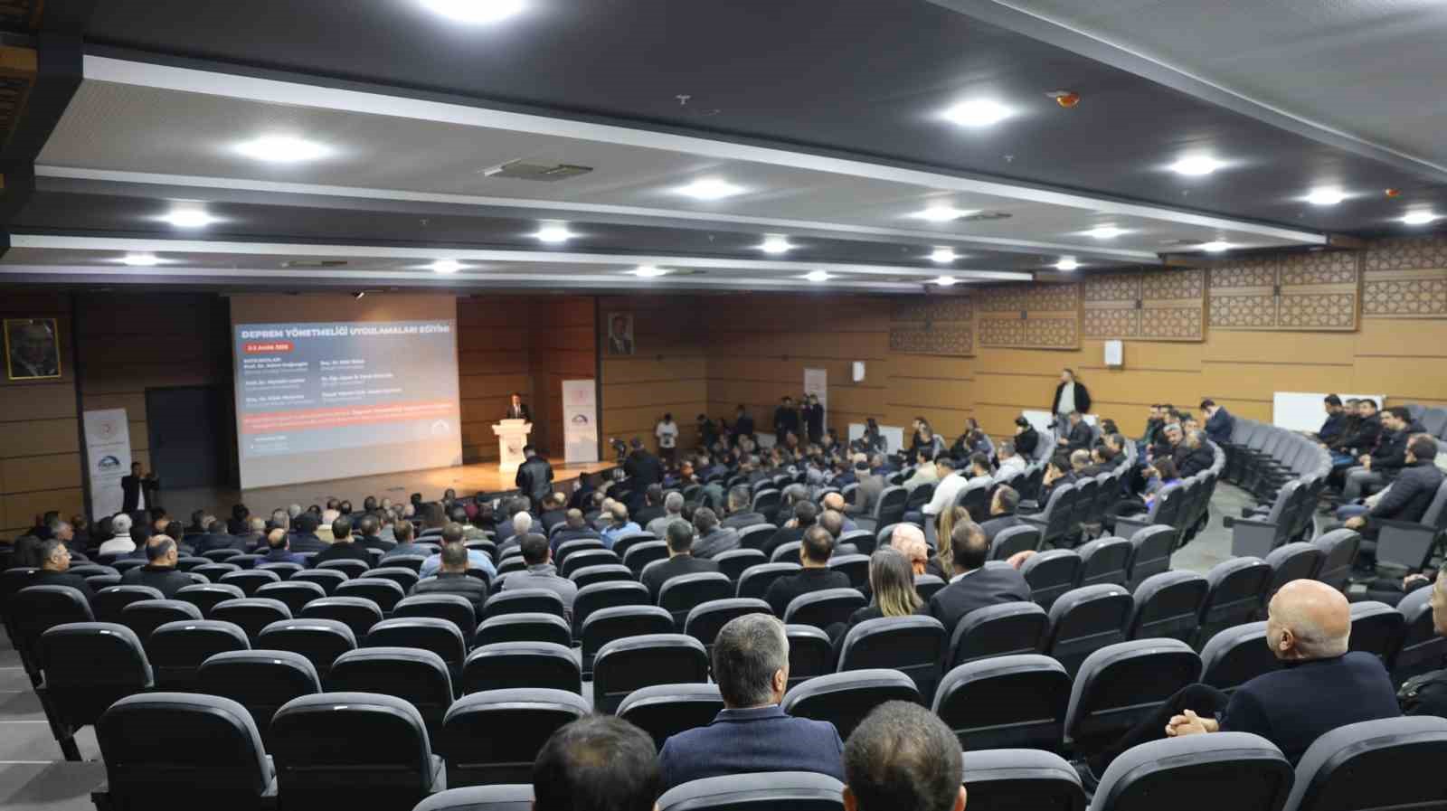 Vali Usta: "Deprem değil, bina öldürür"
