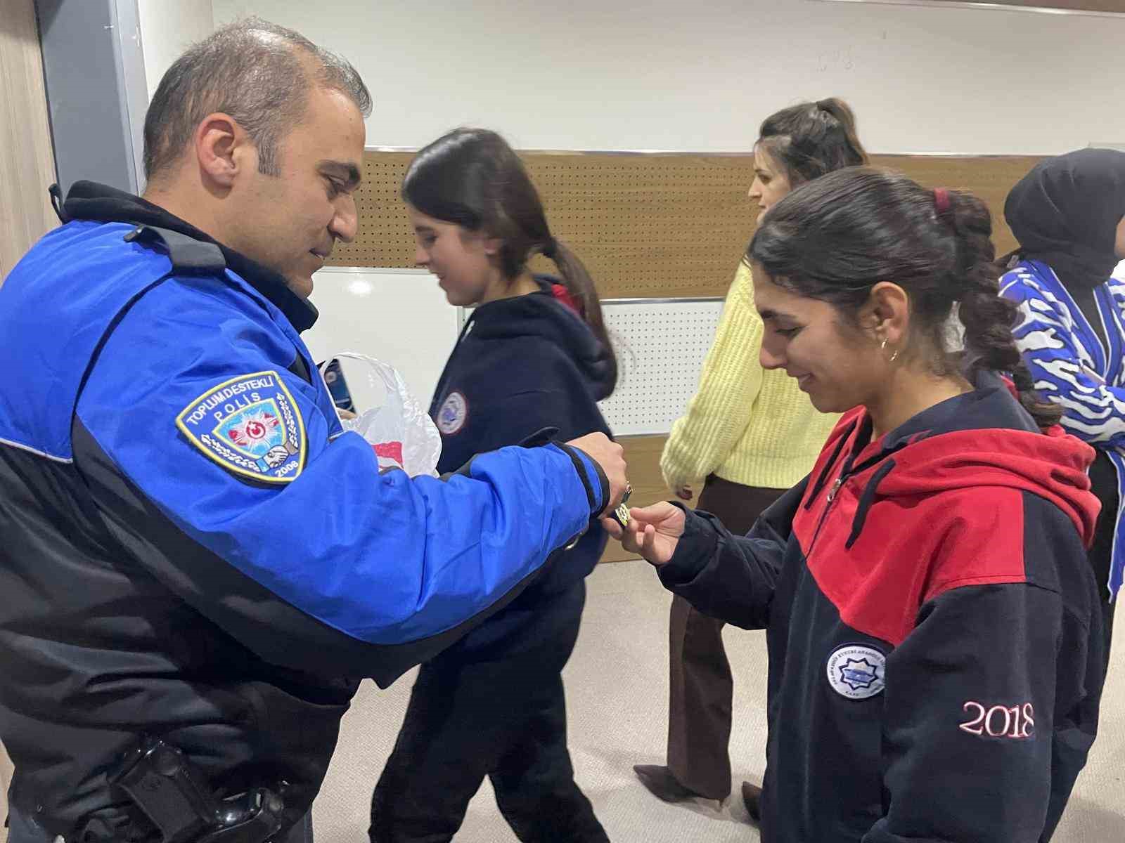 Kars’ta öğrencilere polislik mesleği anlatıldı