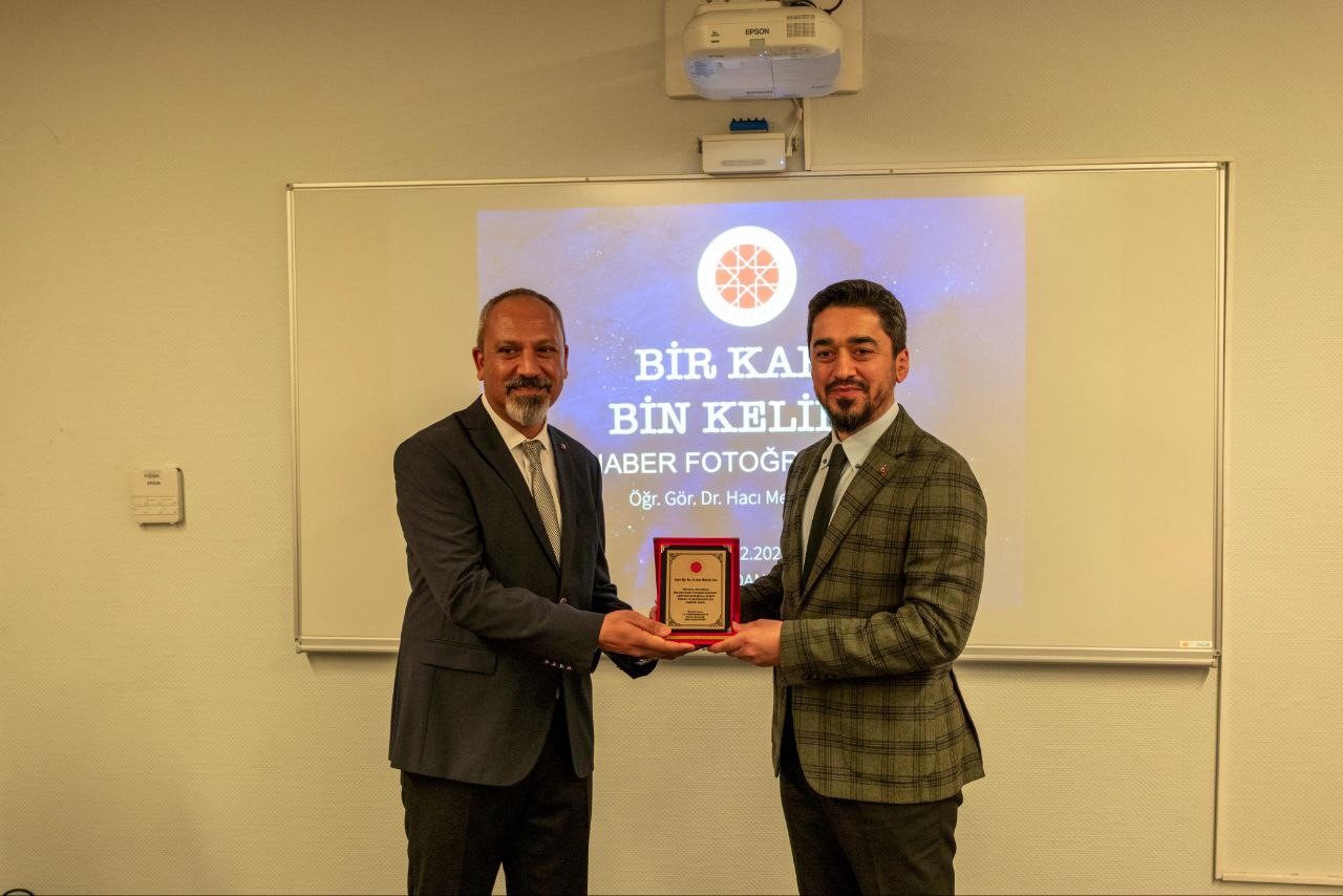 "Bir Kare, Bin Kelime", "Basında Haber Fotoğrafı Kullanımı" eğitimi gerçekleştirildi