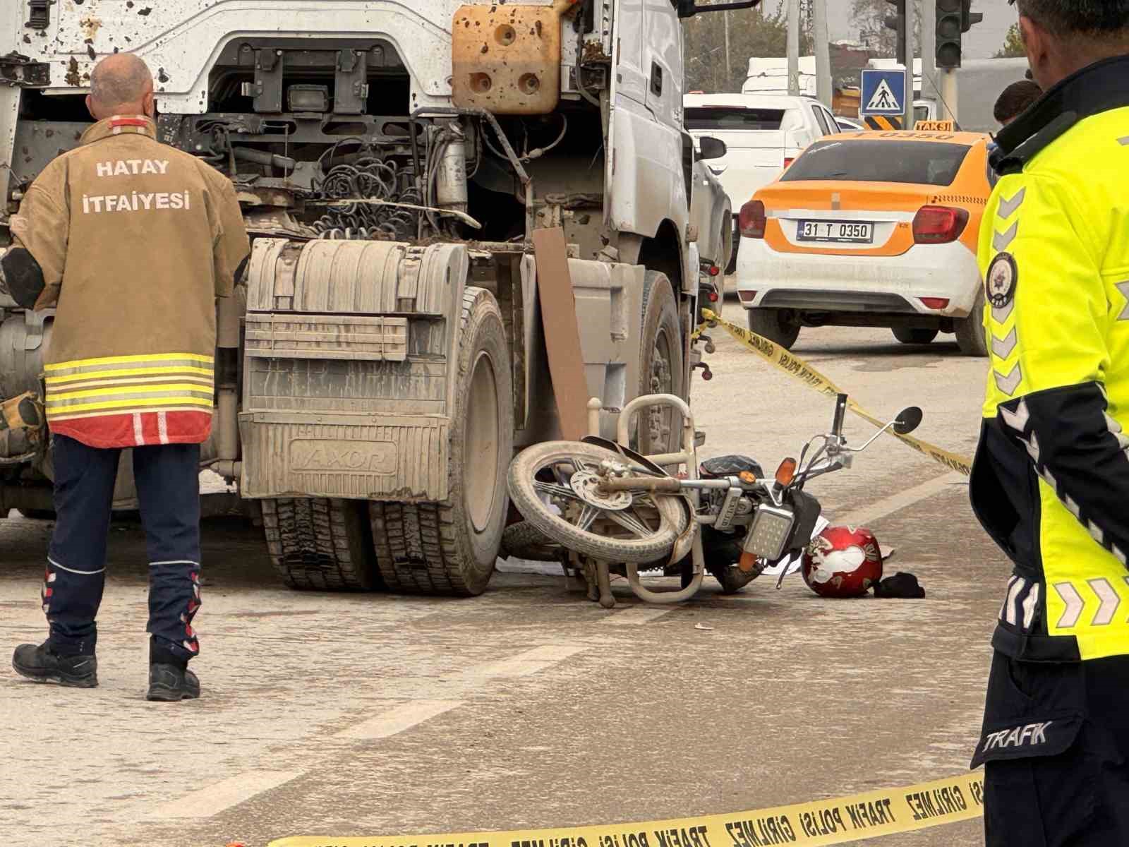 Tır ile çarpışan motosikletteki anne ve 2 aylık bebeği öldü