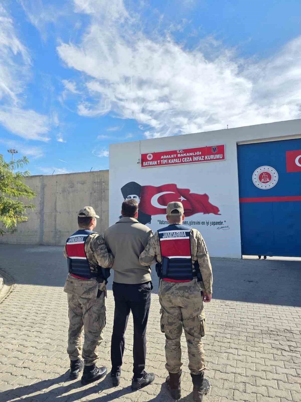 Jandarmadan aranan şahıslara yönelik operasyon: 21 kişi yakalandı