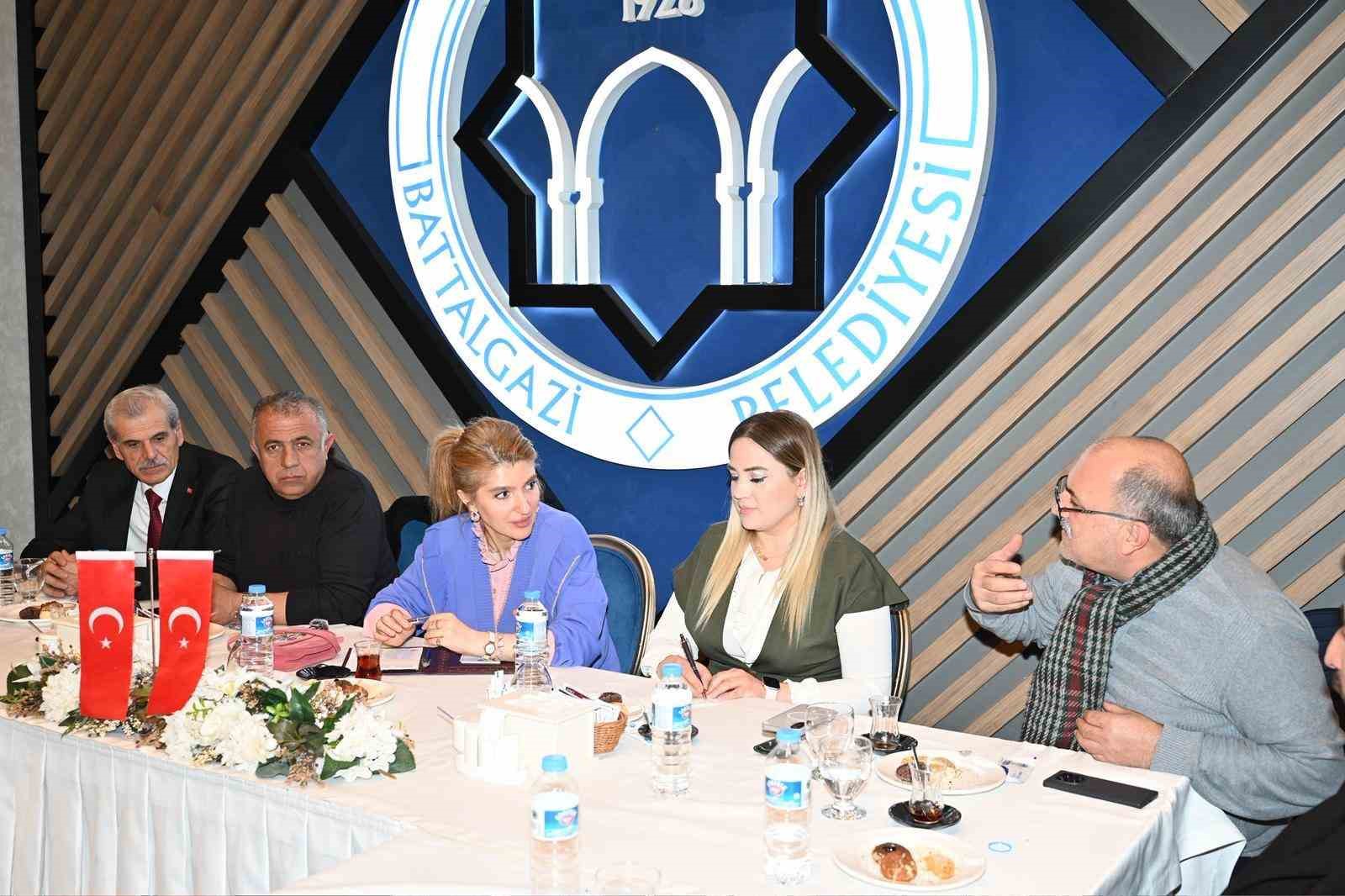 Milletvekili &Ouml;lmeztoprak: "Malatya&rsquo;mız i&ccedil;in &ccedil;&ouml;z&uuml;m ve takip i&ccedil;erisindeyiz"
