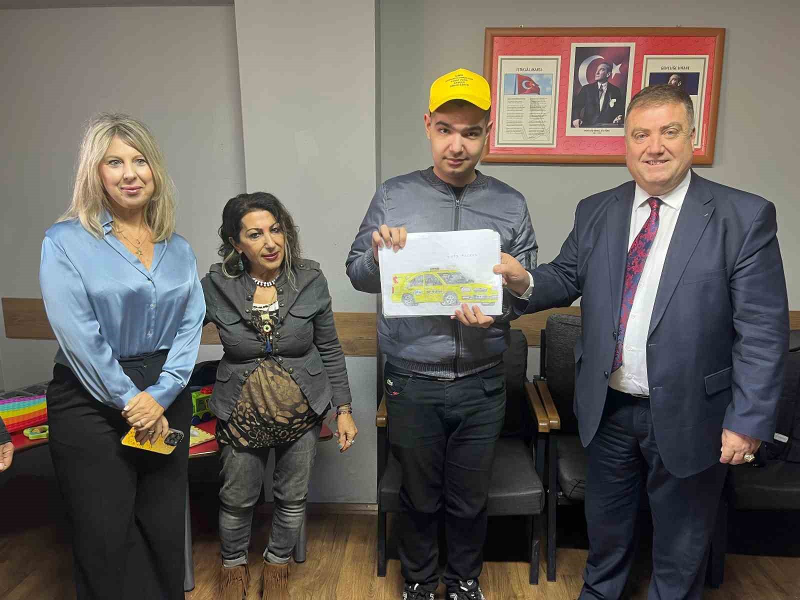 Taksi tutkunu Halil’e Başkan Özkan’dan özel sürpriz