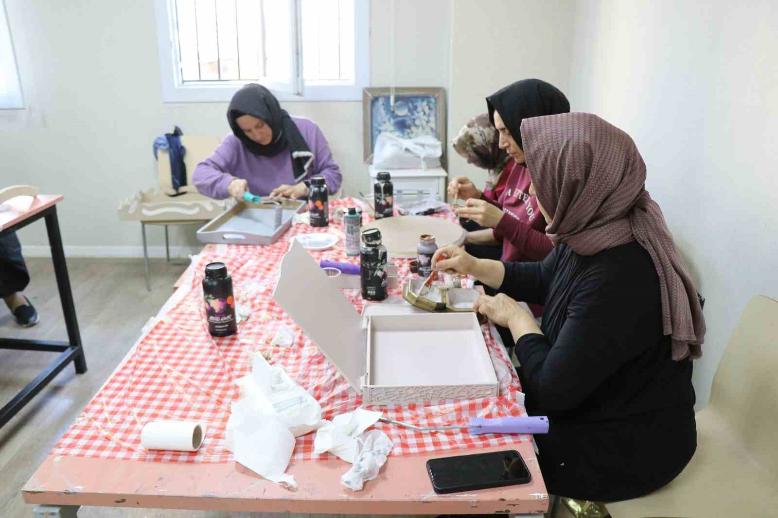 Haliliye’de kadınlar aile bütçelerine katkı sağlıyor