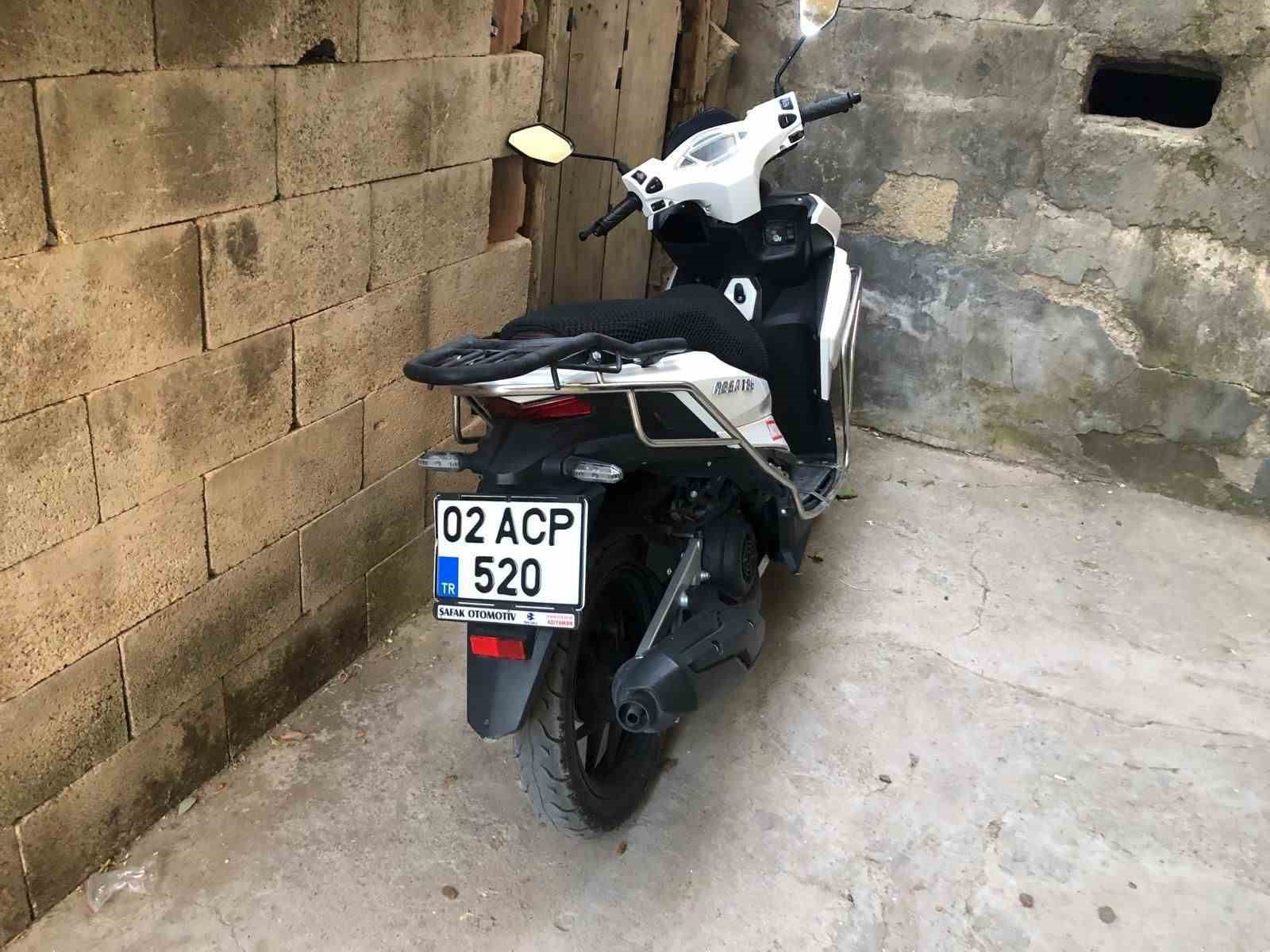 Park halindeki motosiklet çalındı