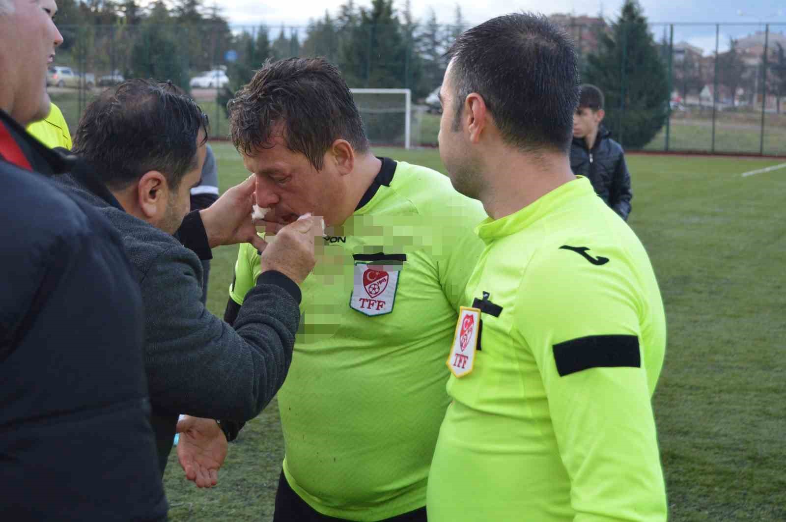 Eskişehir&rsquo;de hakeme saldırı kameraya yansıdı
