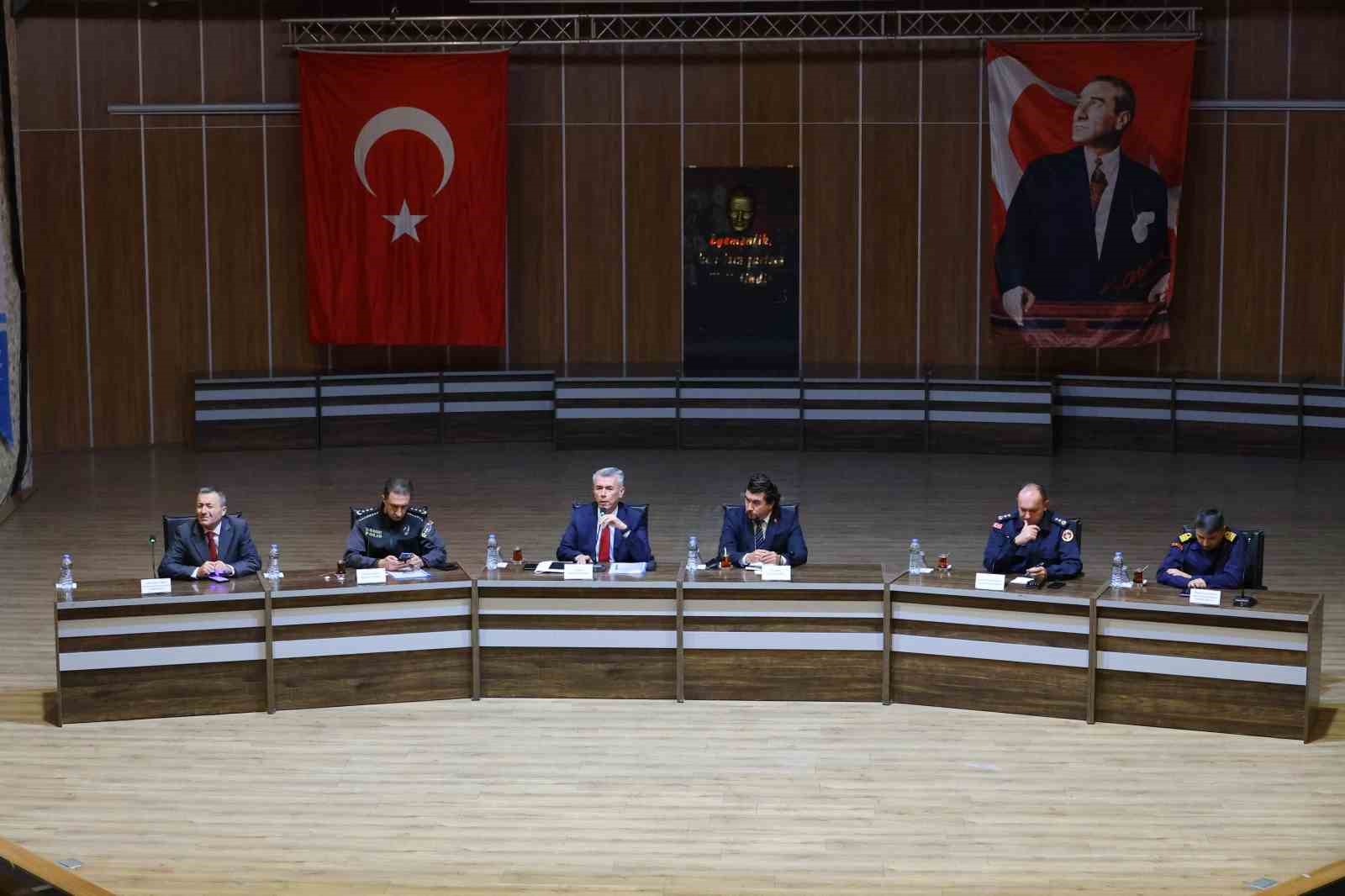 Kaymakam Ali Sırmalı Bodrum&rsquo;un sorunlarını muhtarlardan dinledi
