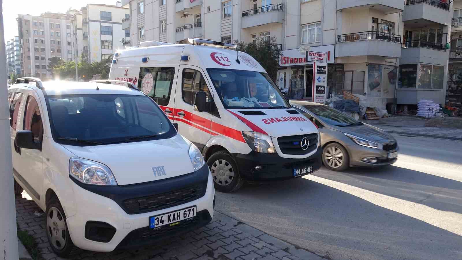 Malatya&rsquo;da husumetlilerin tartışması kanlı bitti: 1 yaralı
