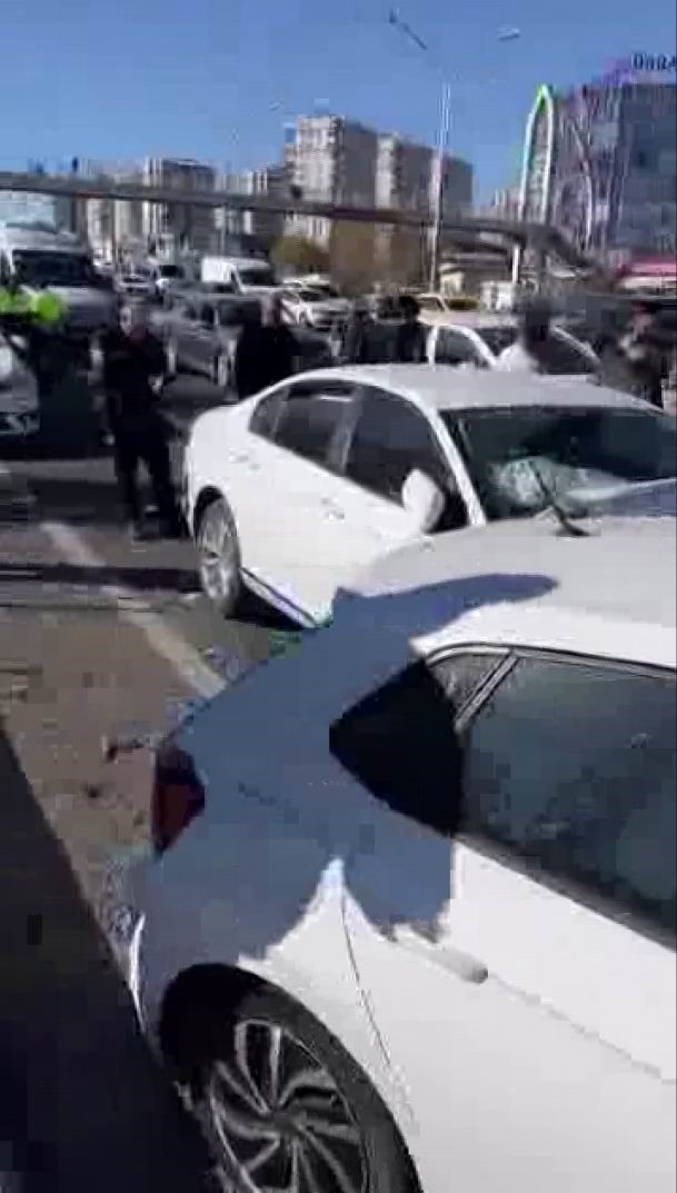 Diyarbakır’da zincirleme kaza: 4 yaralı