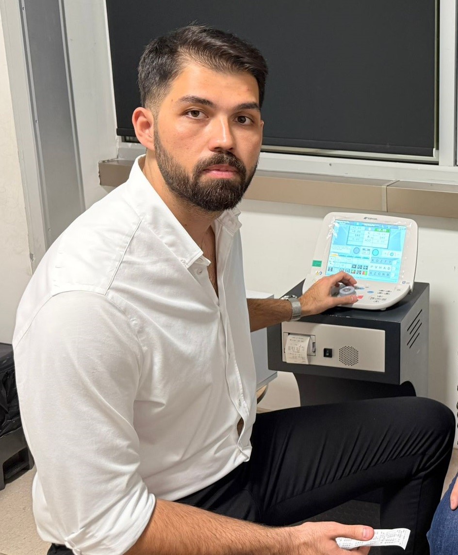 Fatma ninenin 50 yıldır görmeyen sağ gözü ameliyat ile görmeye başladı
