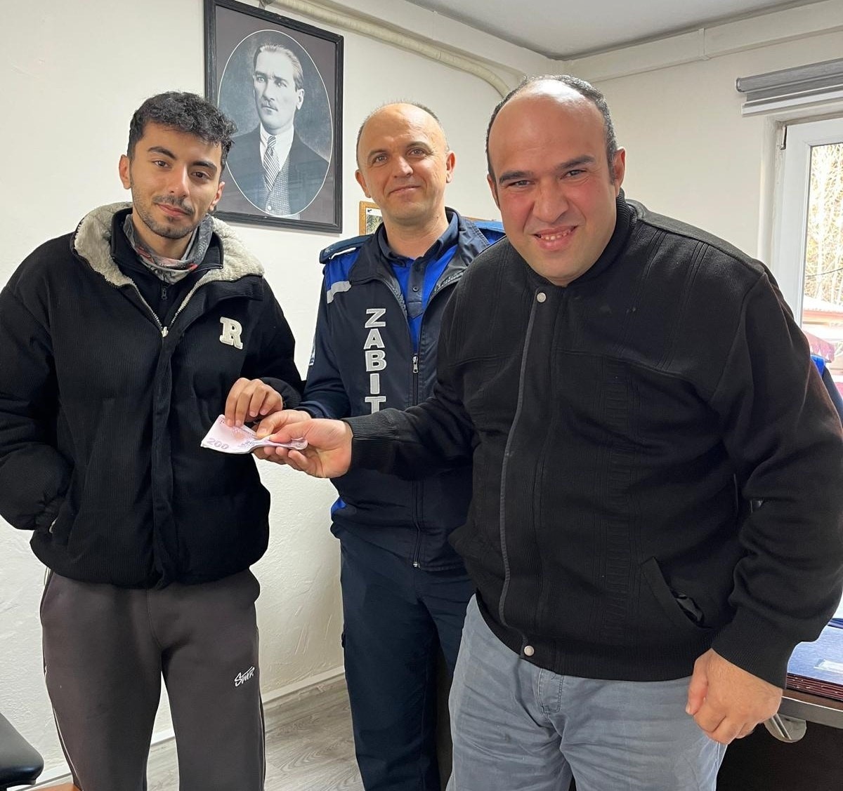 Merzifon’da temizlik personelinden örnek davranış: Bulduğu parayı sahibine teslim etti