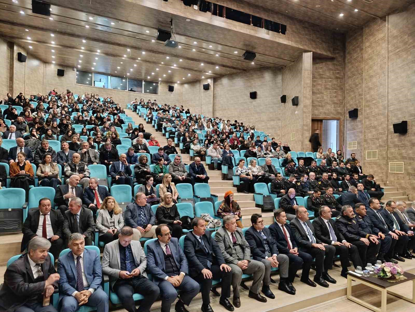 Tekirdağ’da Yahya Kemal Beyatlı anıldı