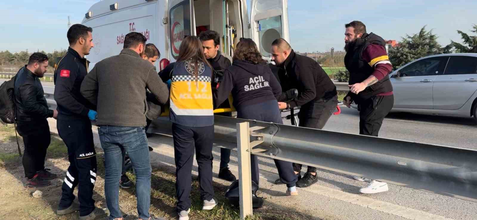 Motosikletle bariyere çarpan üniversite öğrencisi ağır yaralandı