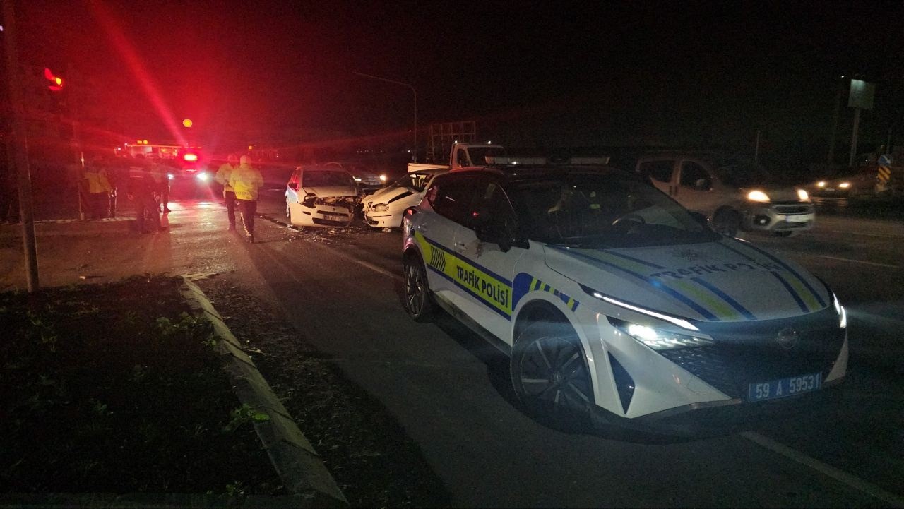 Kırmızı ışık ihlali kazaya neden oldu: 2 yaralı